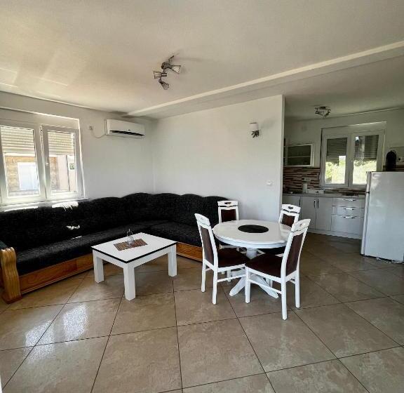 آپارتمان لوکس 1 خوابه, Apartments Apartmani Bojana