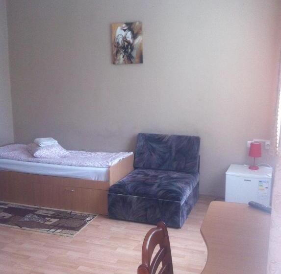 חדר דלוקס, Piroshka