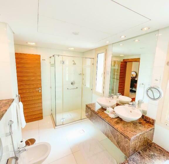 Номер Классика Кровать Кинг, Swissotel Al Murooj Dubai