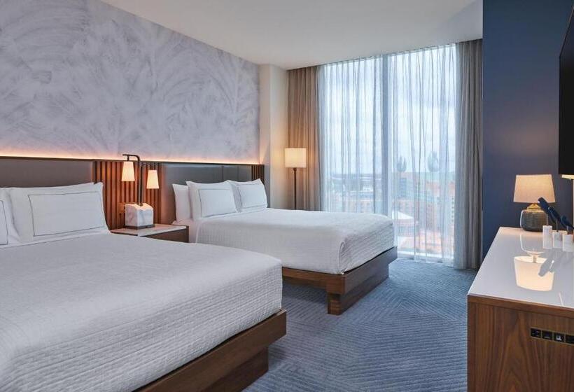 غرفة كلاسيكية سرير ملكى, Walt Disney World Swan Reserve