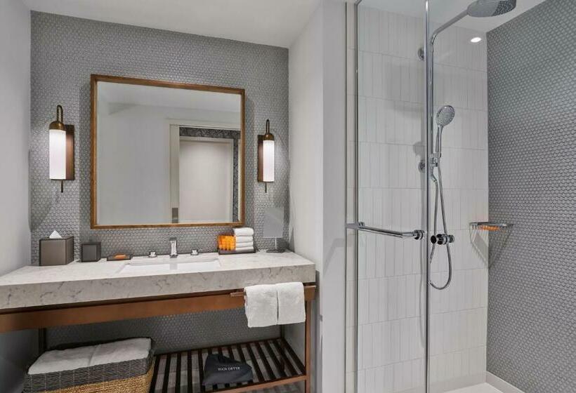 جناح سرير كينج, Walt Disney World Swan Reserve