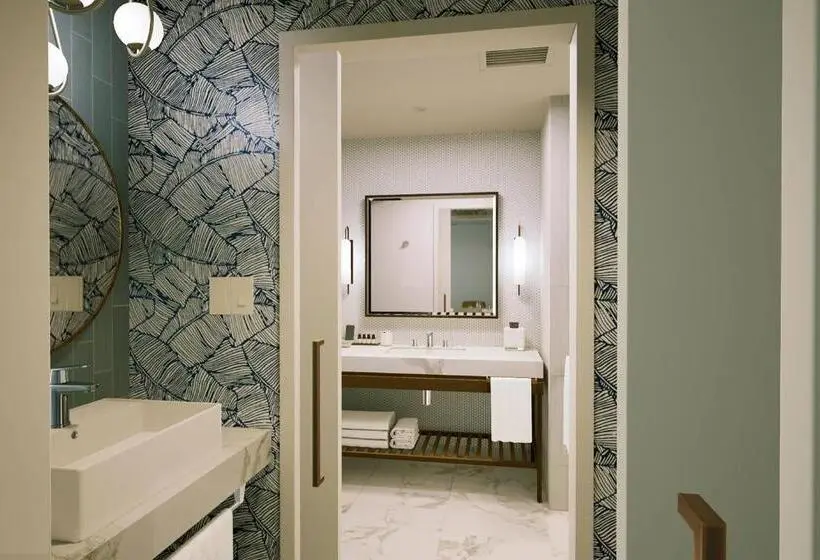Suite Queen Bed, Walt Disney World Swan Reserve