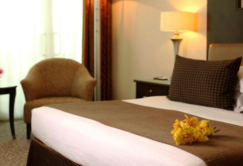 اتاق اجرایی با تخت بزرگ, Swissotel Al Murooj Dubai