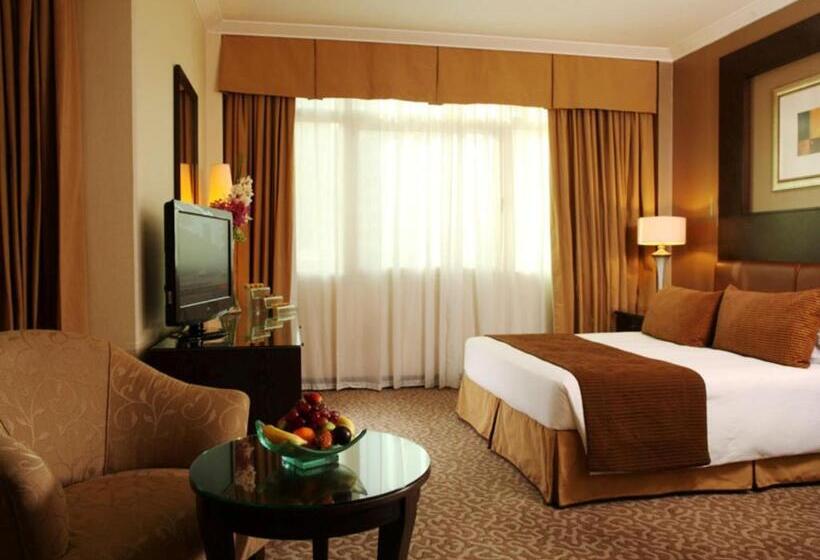 Номер Executive Кровать Кинг, Swissotel Al Murooj Dubai