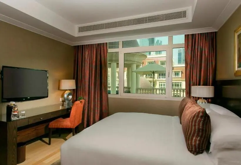اتاق لوکس با تخت بزرگ, Swissotel Al Murooj Dubai