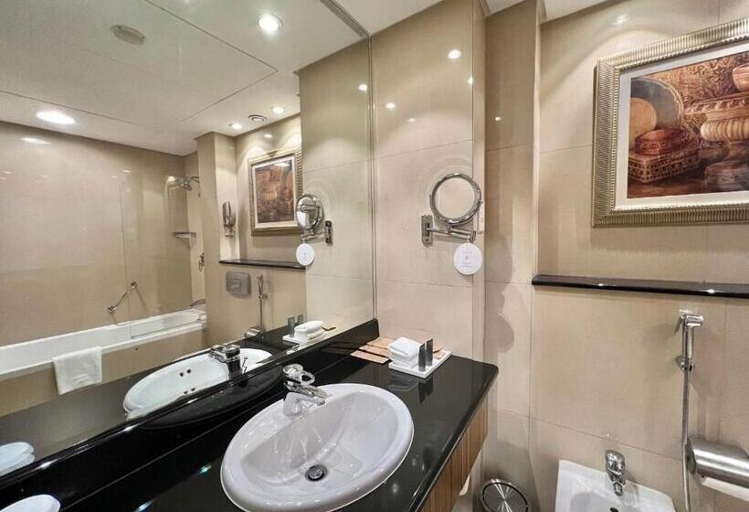 اتاق کلاسیک با تخت دونفره, Swissotel Al Murooj Dubai