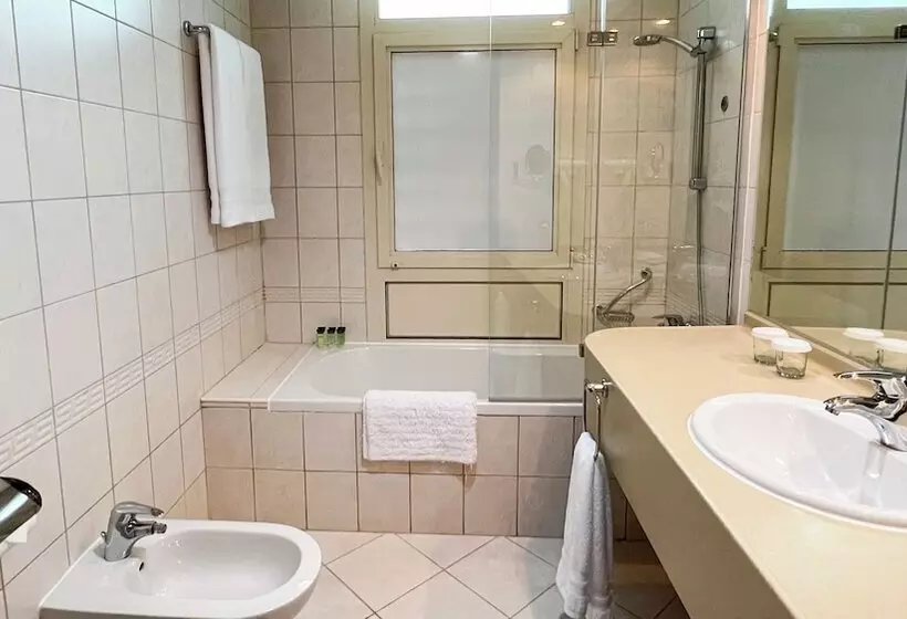 3 Bedroom Duplex Apartment, Swissotel Al Murooj Dubai