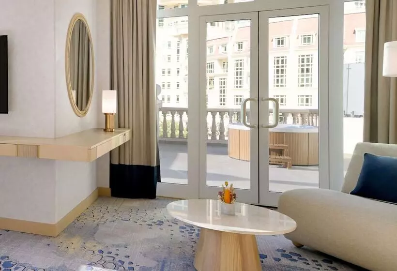 اتاق استاندارد با تخت بزرگ, Swissotel Al Murooj Dubai