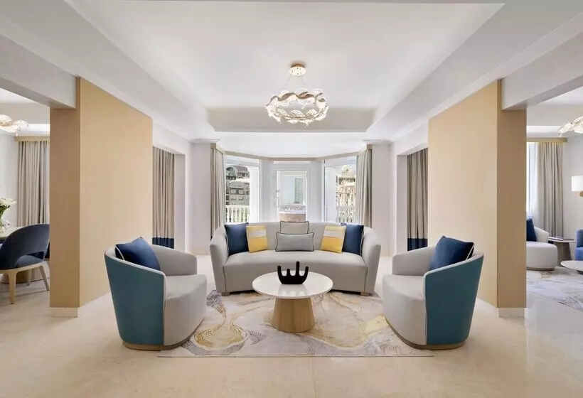 سوئیت رویال, Swissotel Al Murooj Dubai