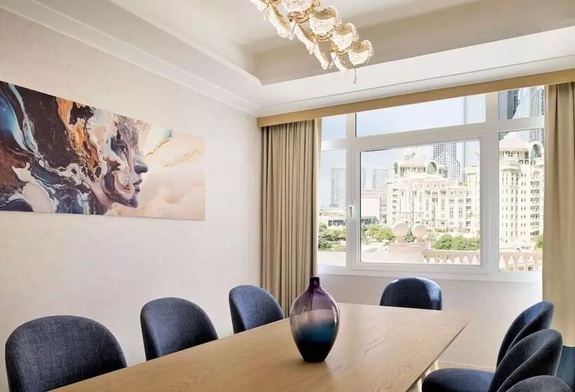 سوئیت رویال, Swissotel Al Murooj Dubai