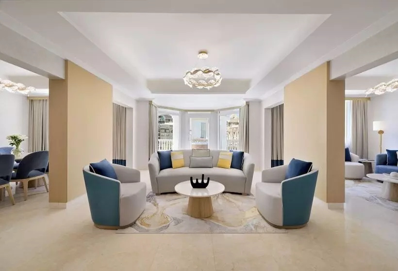سوئیت رویال, Swissotel Al Murooj Dubai