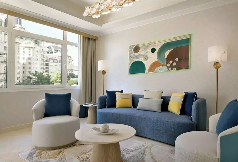 سوئیت رویال, Swissotel Al Murooj Dubai