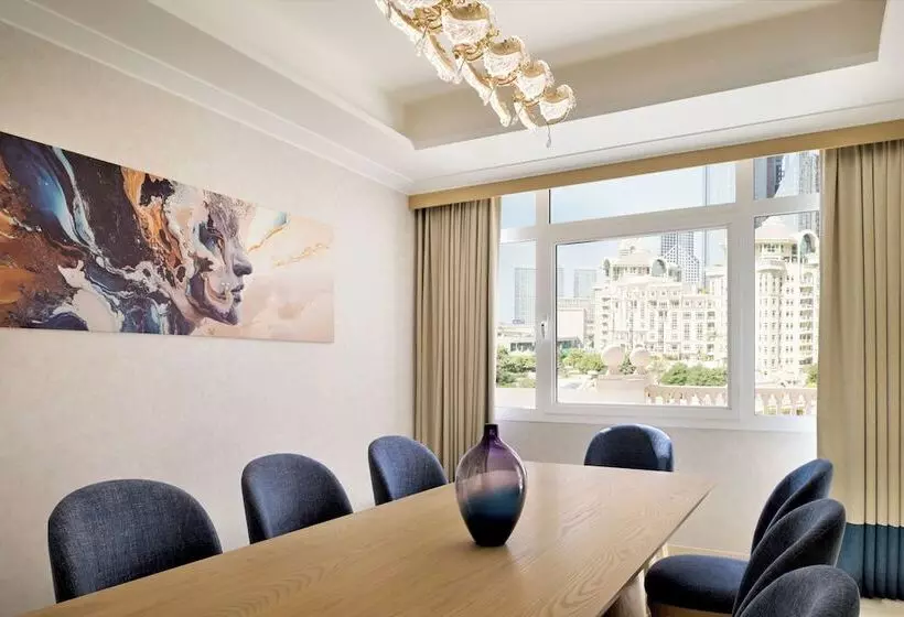 سوئیت رویال, Swissotel Al Murooj Dubai