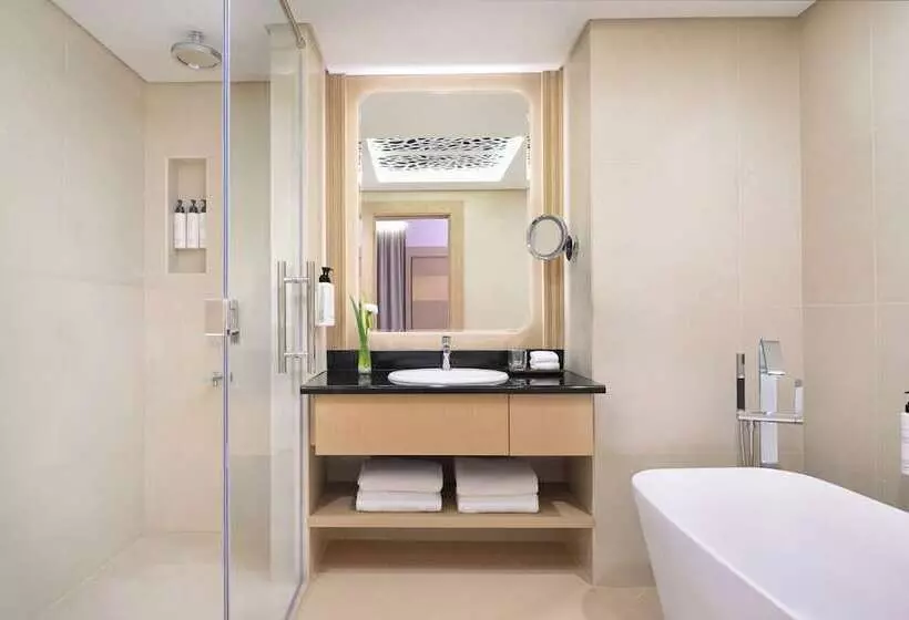 سوئیت رویال, Swissotel Al Murooj Dubai