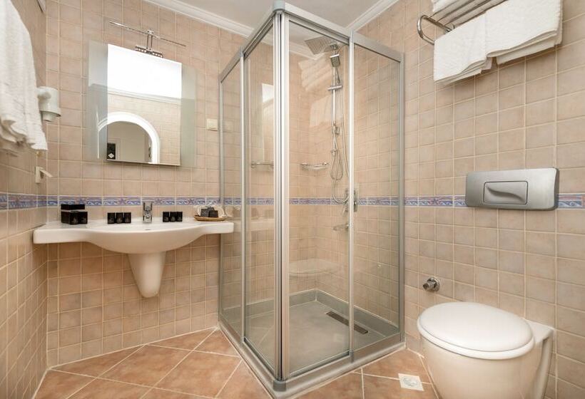 Camera Standard, Adalya Port