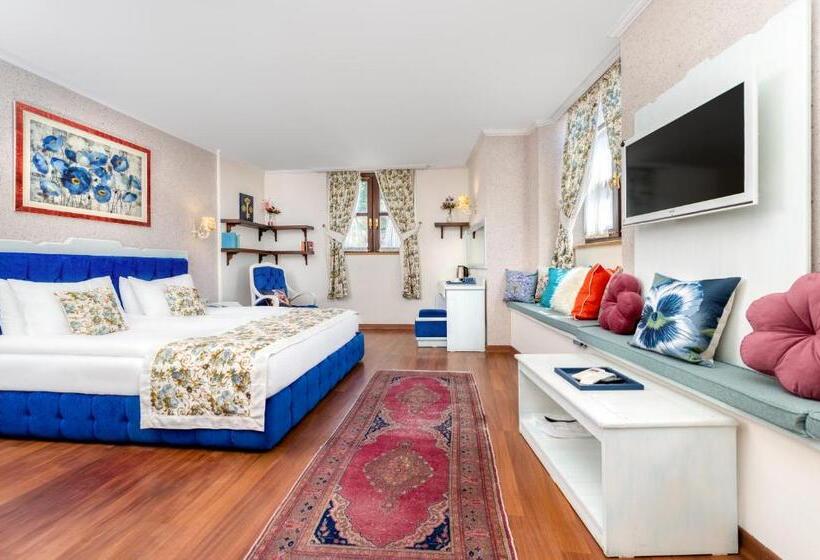 Camera Superiore, Adalya Port