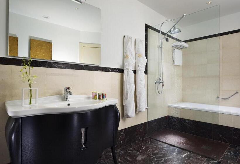 Suite with lake view, Castello Dal Pozzo