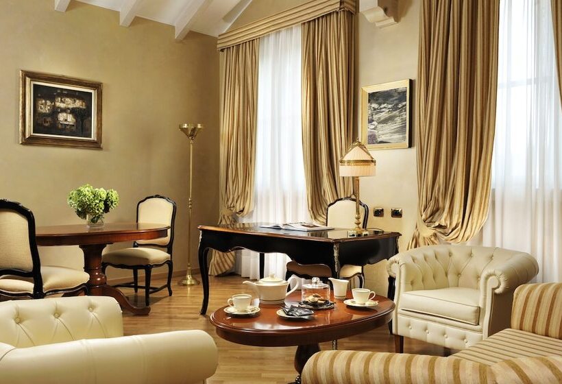 Suite with lake view, Castello Dal Pozzo