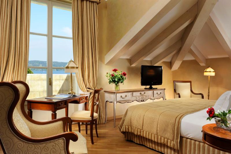 جناح مطل على البحيرة, Castello Dal Pozzo