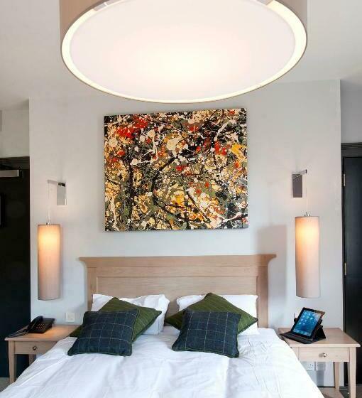 חדר משפחתי, Dog And Partridge By Greene King Inns