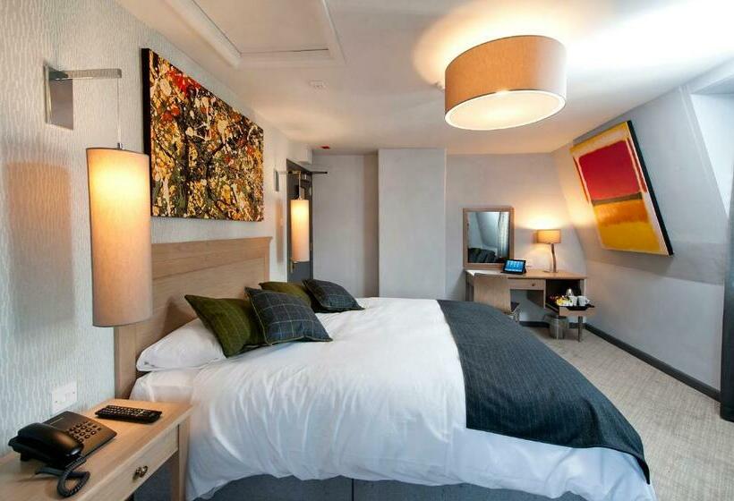 חדר משפחתי, Dog And Partridge By Greene King Inns