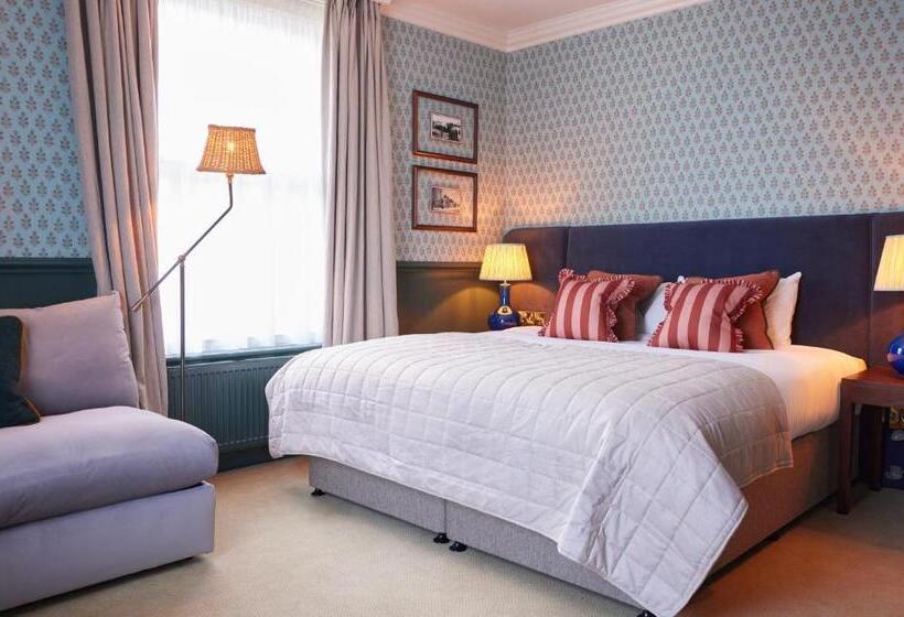 חדר משפחתי, Dog And Partridge By Greene King Inns