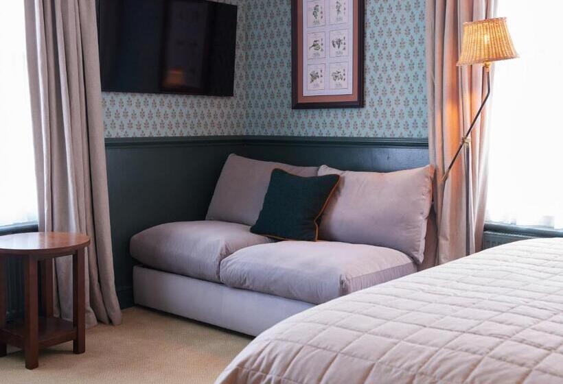 חדר משפחתי, Dog And Partridge By Greene King Inns