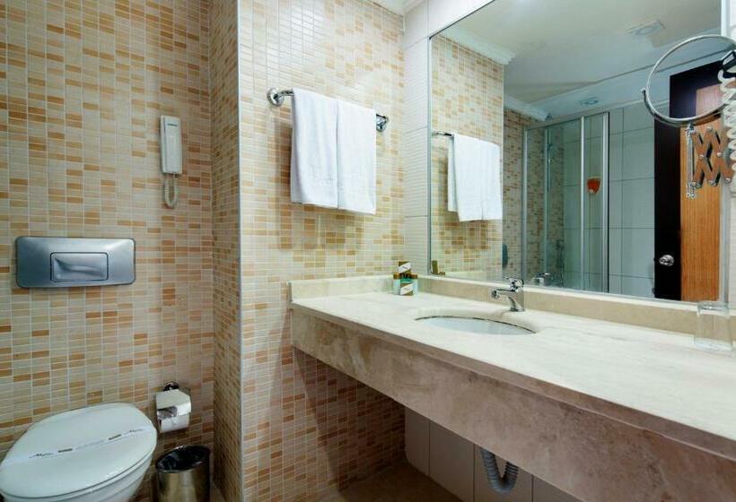 غرفة عائلية مطلّة علي الجبل, Miarosa İncekum Beach