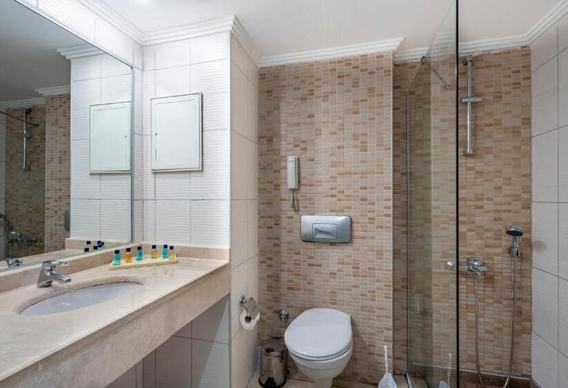 غرفة عائلية مطلّة علي البحر, Miarosa İncekum Beach