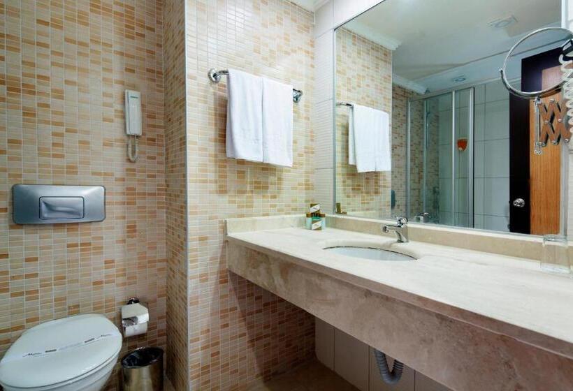 غرفة عائلية مطلّة علي البحر, Miarosa İncekum Beach