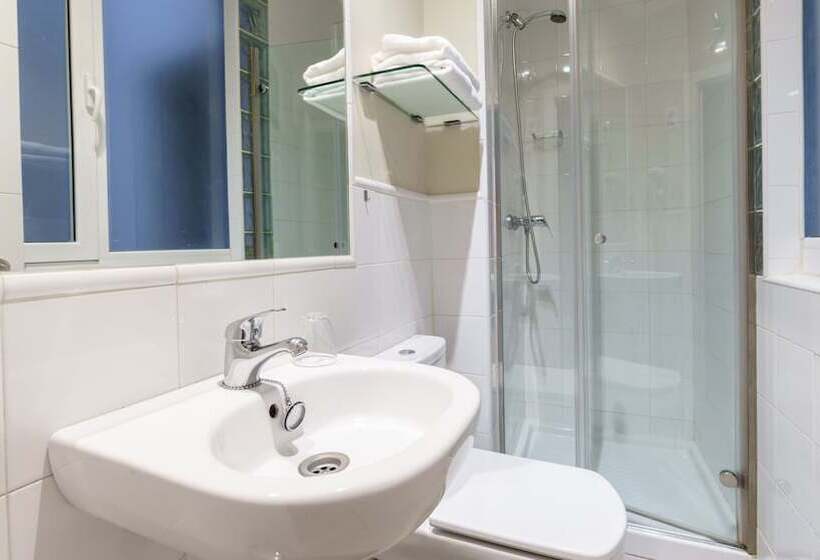 اتاق استاندارد سه نفره, Hostal Madrid