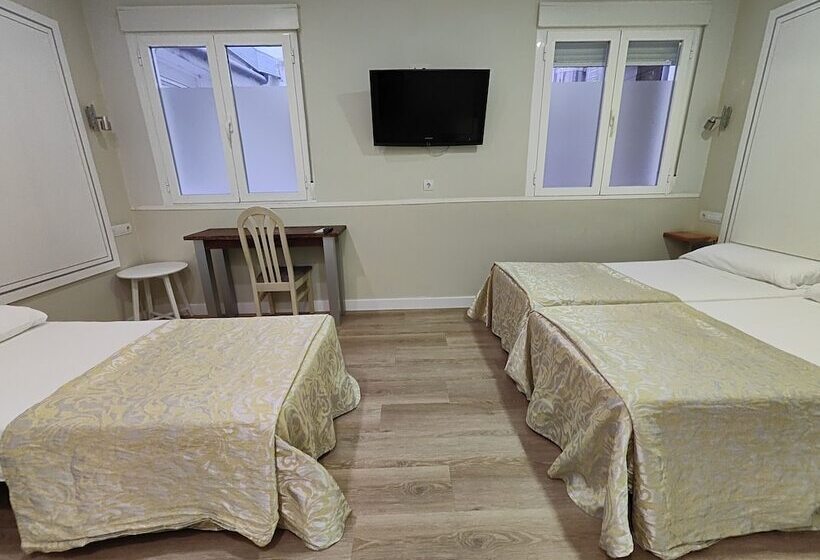 اتاق استاندارد سه نفره, Hostal Madrid