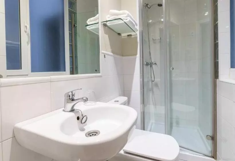 اتاق استاندارد پریمیوم سه تخته, Hostal Madrid