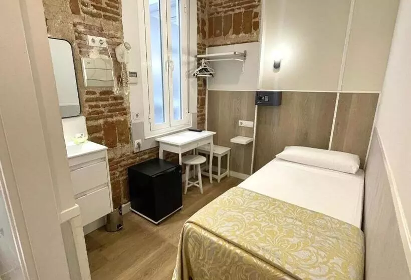 اتاق اینتریور یک تخته, Hostal Madrid