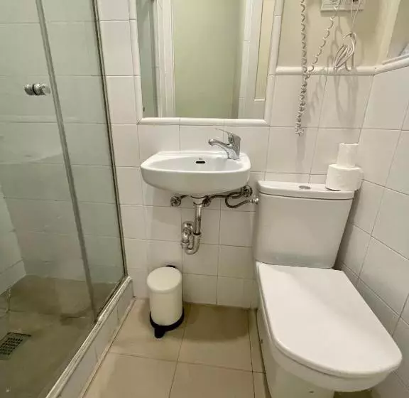 اتاق اینتریور یک تخته, Hostal Madrid