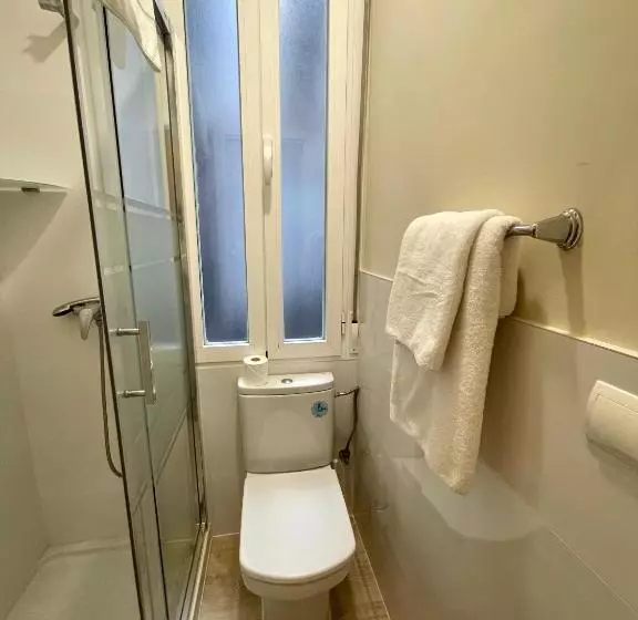 اتاق اینتریور یک تخته, Hostal Madrid