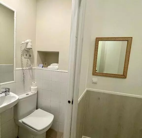اتاق اینتریور یک تخته, Hostal Madrid