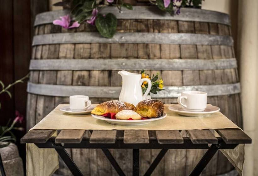 غرفة قياسية ثلاثية, Locanda Scirocco