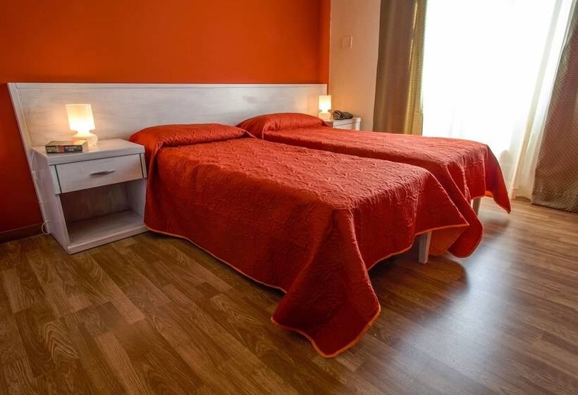 غرفة قياسية ثلاثية, Locanda Scirocco