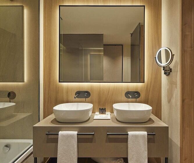 Полулюкс, Mim Baqueira Luxury & Spa