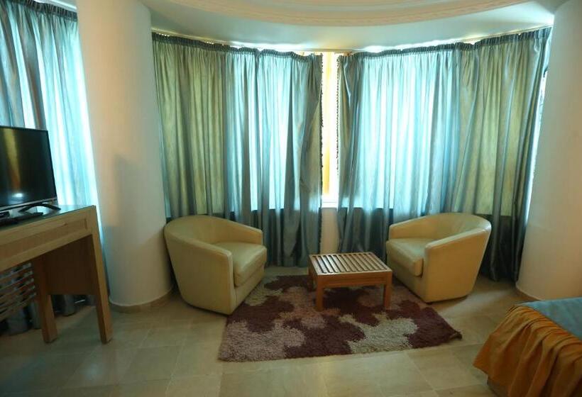 سوییت جونیور, Naher El Founoun