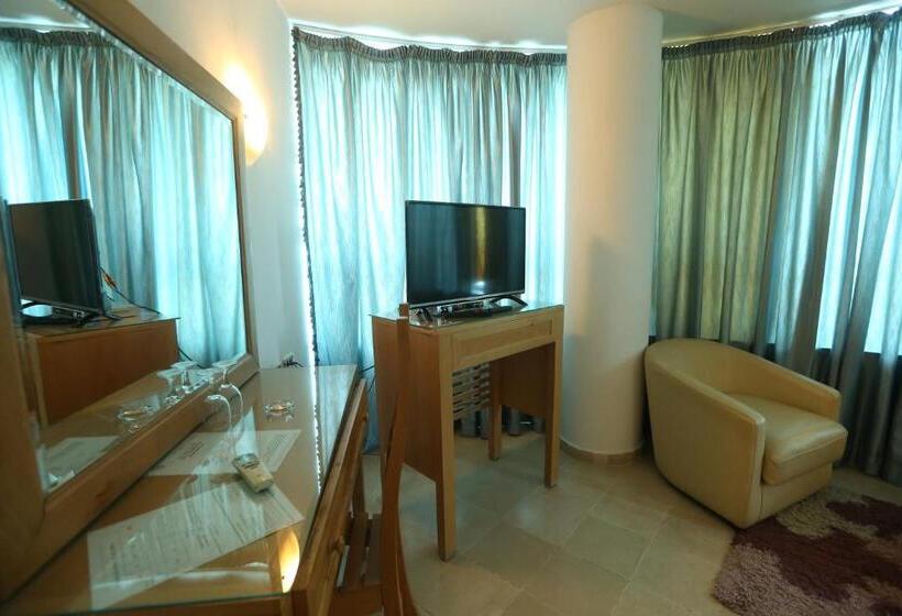 سوییت جونیور, Naher El Founoun