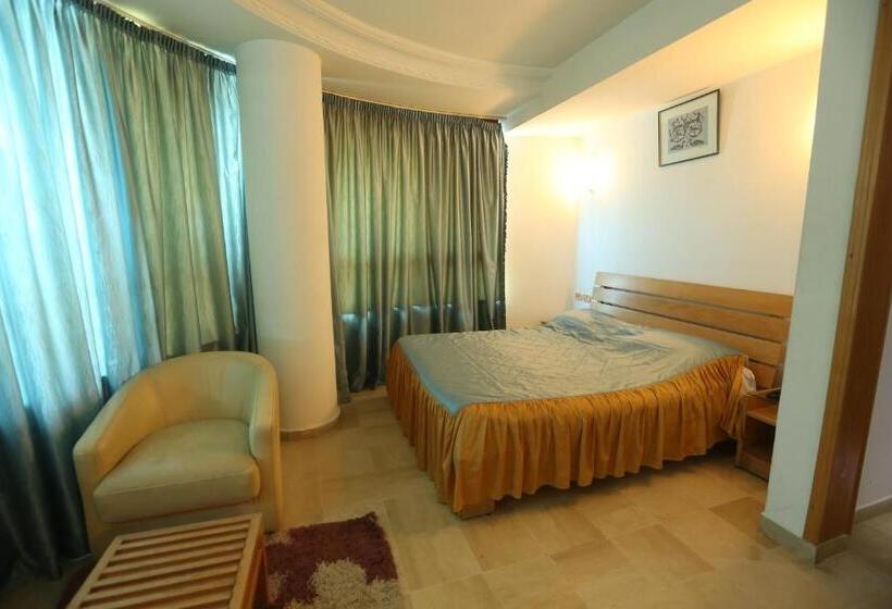 سوییت جونیور, Naher El Founoun