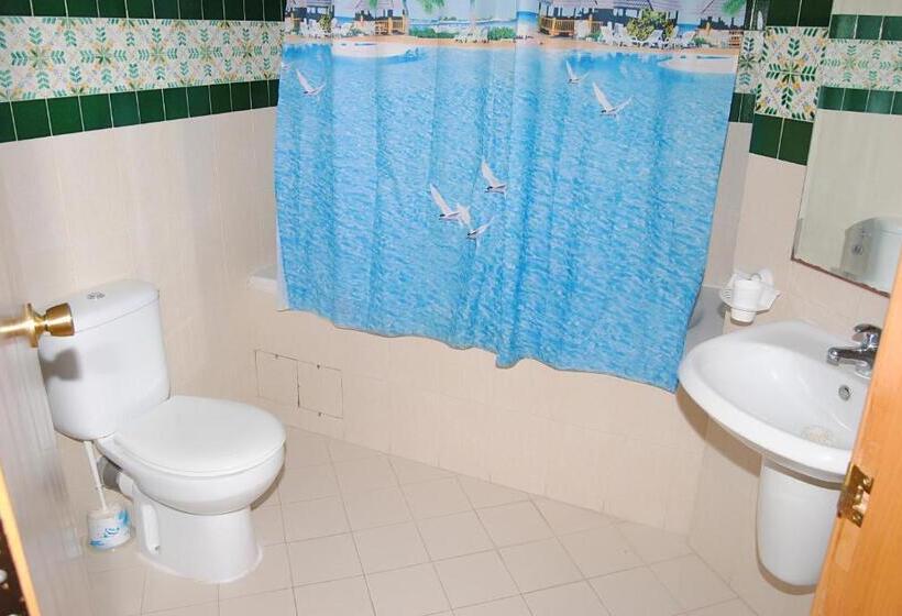 اتاق استاندارد سه نفره, Naher El Founoun