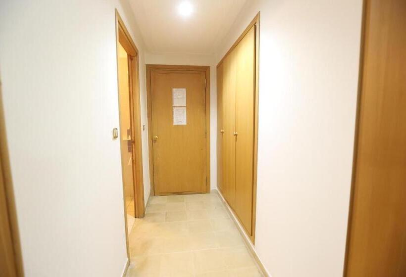 اتاق استاندارد سه نفره, Naher El Founoun