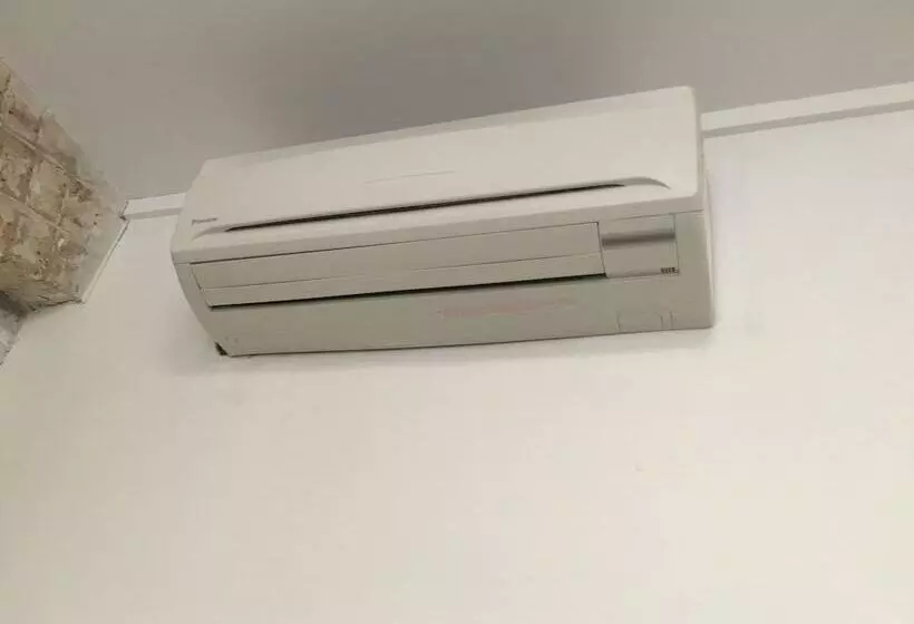 Bed in Shared Room with Shared Bathroom, Nomads Sydney