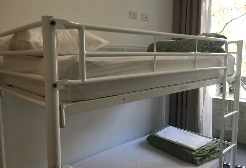 带共用卧室公用房间的床, Nomads Sydney