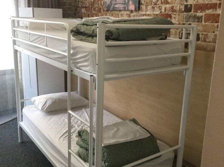 带共用卧室公用房间的床, Nomads Sydney