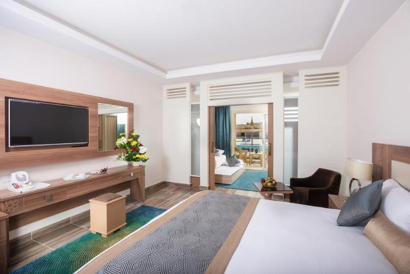اتاق استاندارد با چشم‌انداز استخر, Pickalbatros Aqua Park Resort Hurghada