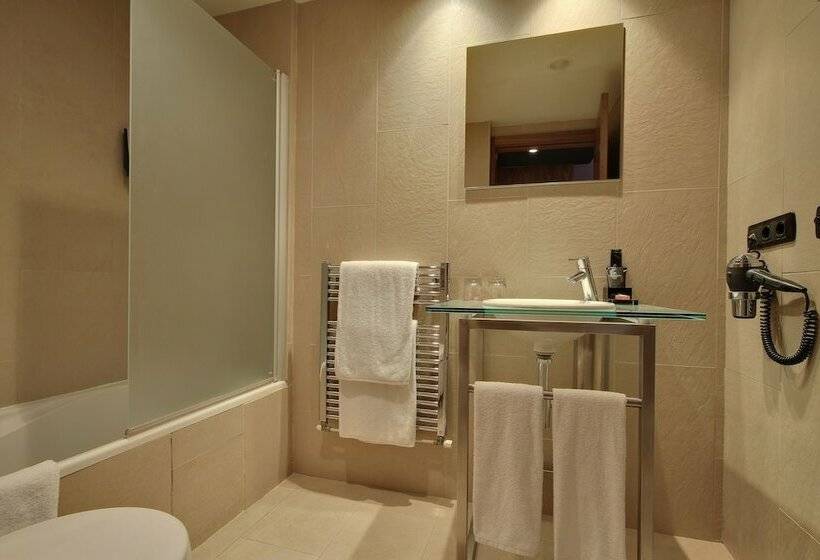 スタンダードルーム, Badalona Tower